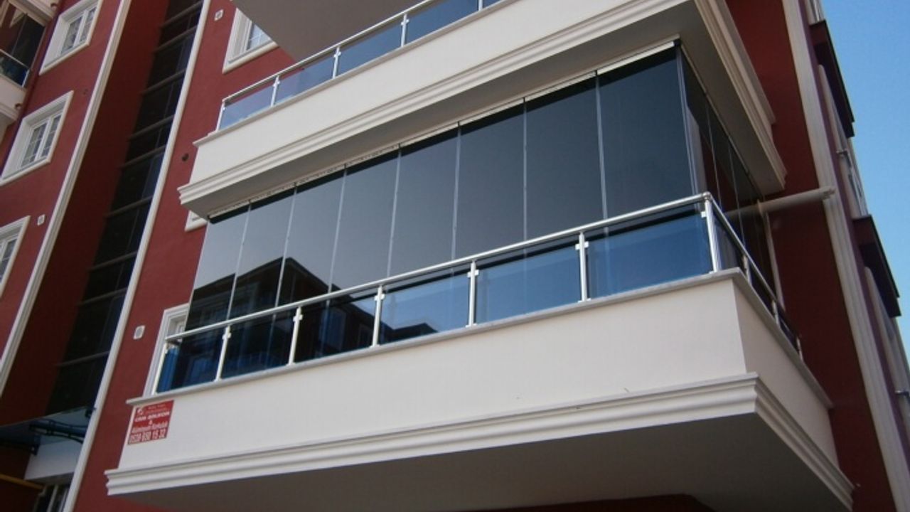 Cam Balkon için Komşunun Rızası şart!