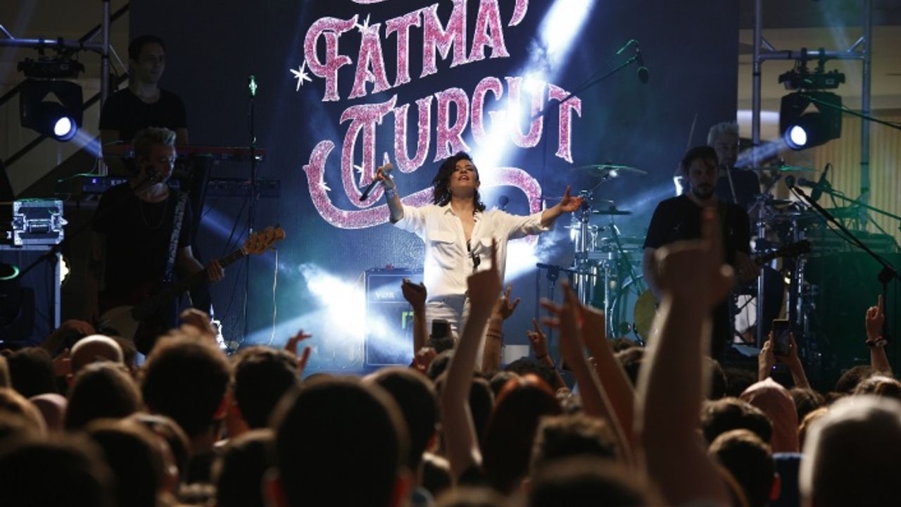 Akbatı AVM'den Fatma Turgut Konseri