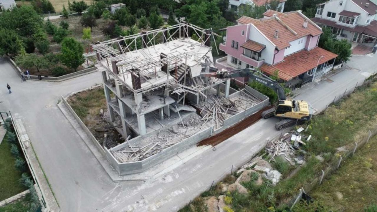 Ankara Gölbaşı'ndaki Kaçak Villa Yıkıldı