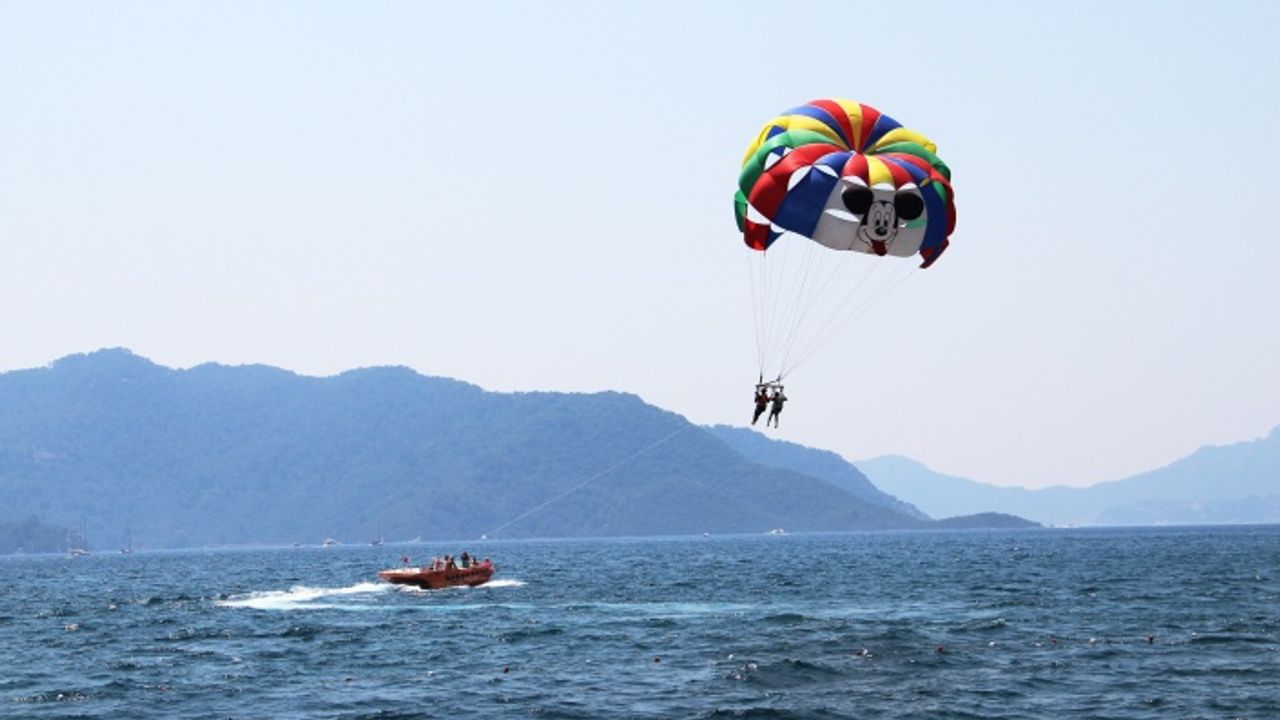 Yerli ve Yabancı Turistlerin Deniz Keyfi