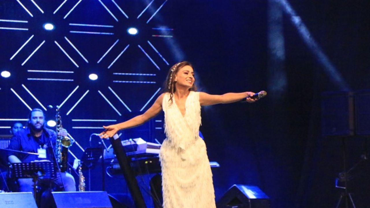 Yıldız Tilbe Harbiye Açıkhava'da Konser Verdi