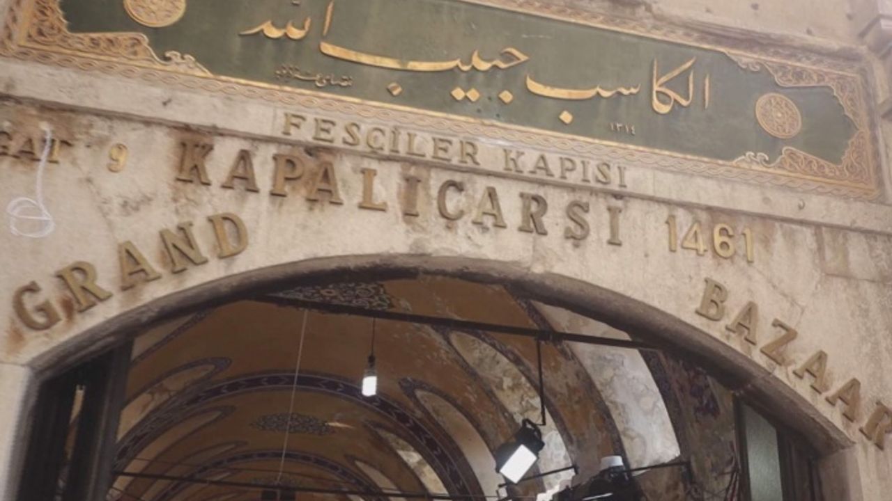 Kapalçarşı'da 200 Yıllık Kitabeyi Matkapla Deldiler!