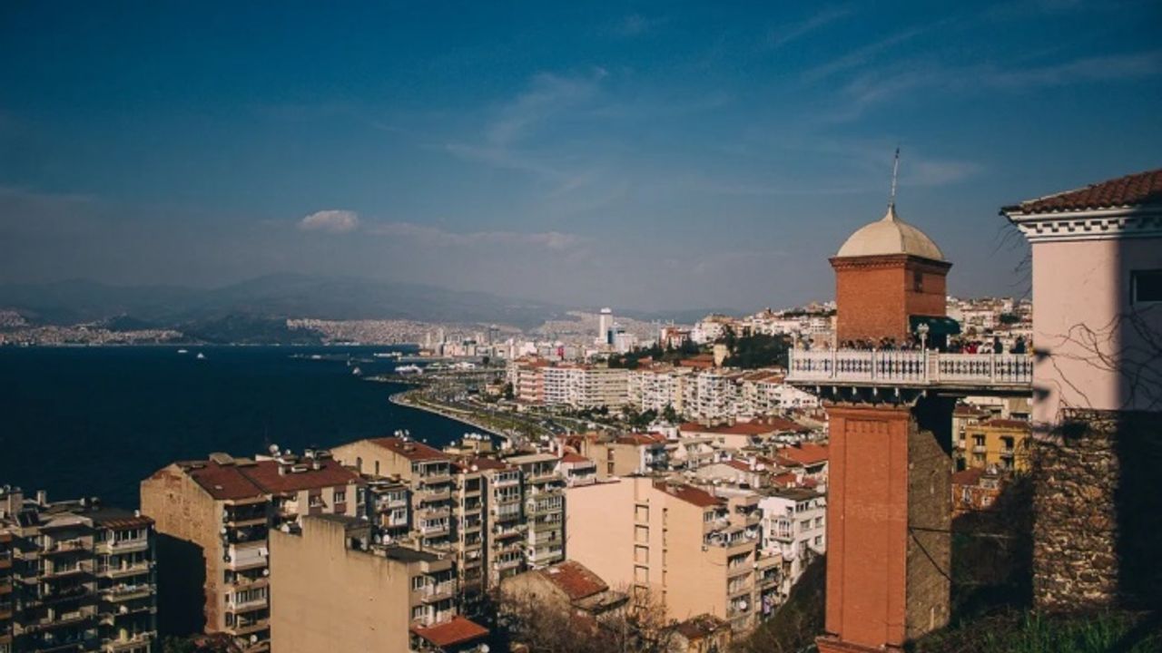 Deprem İzmir'de Konut Fiyatlarını Yükseltti