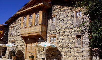 Antalya'nın Düğmeli Evleri İlgi Çekiyor