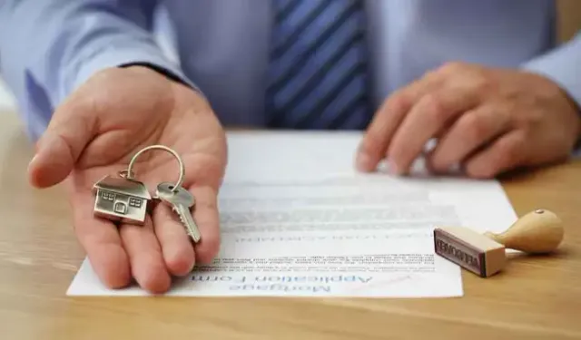Emlakçılık Yapan Herkes "Yetkili" Değil: Taşınmaz Ticaretinde Yetki Belgesi Şart!