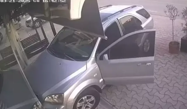 Mülk Sahibi Otomobille İş Yerine Daldı