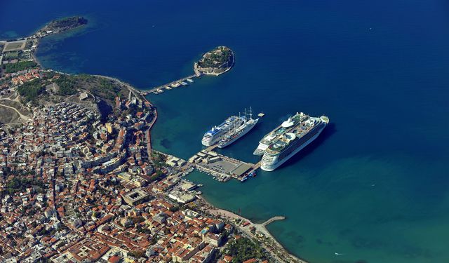 Kuşadası'na İlgi Artıyor